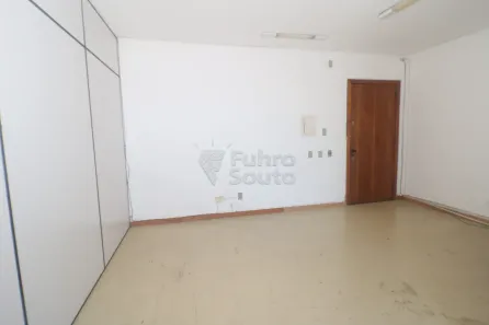 Sala Comercial para alugar, 131m² no Centro, Pelotas