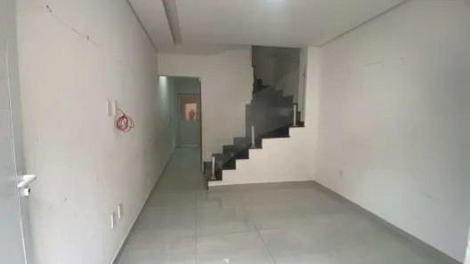 Casa de Condomínio com 2 Quartos para alugar, 50m² no Guilhermina, Praia Grande