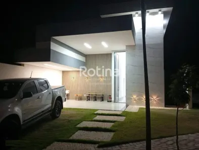 Casa com 3 Quartos para alugar, 210m² no Jardim Botânico, Uberlândia