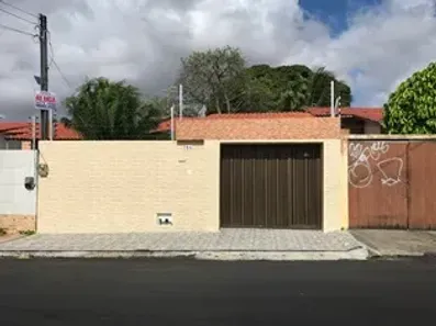 Casa com 2 Quartos para alugar, 110m² no Guajeru, Fortaleza