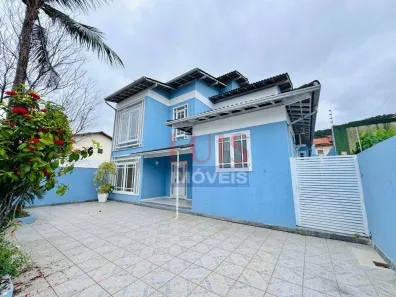 Casa com 3 Quartos à venda, 200m² no Piratininga, Niterói