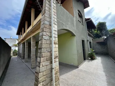 Casa com 3 Quartos para alugar, 220m² no Itatiaia, Belo Horizonte
