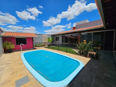 Casa com 3 Quartos à venda, 250m² no Jardim São Bento, Uberaba