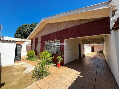 Casa com 3 Quartos à venda, 203m² no Parque das Américas, Uberaba