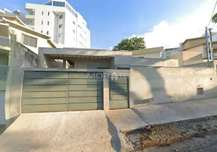 Casa com 3 Quartos à venda, 250m² no Cabral, Contagem