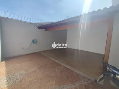Casa com 3 Quartos para alugar, 200m² no Jardim Botânico, Uberlândia