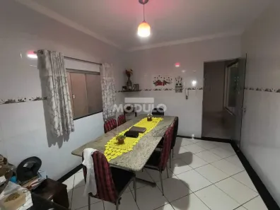 Casa com 5 Quartos à venda, 250m² no Cidade Jardim, Uberlândia