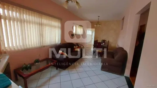 Casa com 3 Quartos para alugar, 192m² no Fundinho, Uberlândia