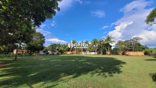 Fazenda/Sítio com 5 Quartos à venda, 270m² no Jockey Camping, Uberlândia