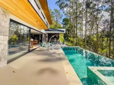 Casa com 4 Quartos para venda ou aluguel, 360m² no Corrêas, Petrópolis