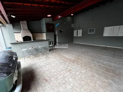 Casa com 3 Quartos para alugar, 10m² no São José, Uberaba