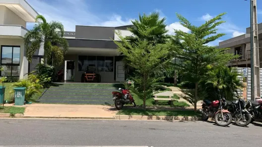 Casa de Condomínio com 3 Quartos à venda, 210m² no Petrópolis, Várzea Grande