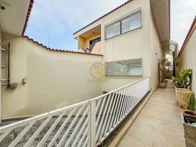 Casa com 3 Quartos à venda, 200m² no Vila Roque, São Paulo