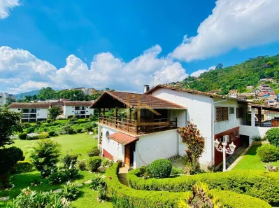 Casa com 4 Quartos à venda, 342m² no Jardim Cascata, Teresópolis