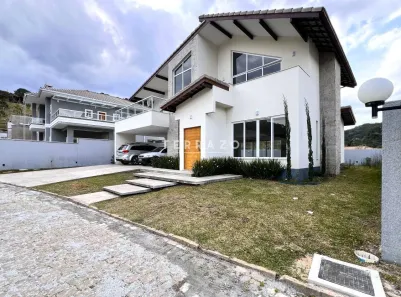 Casa de Condomínio com 4 Quartos à venda, 214m² no Albuquerque, Teresópolis