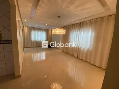 Casa com 3 Quartos à venda, 200m² no Santa Lúcia, Montes Claros