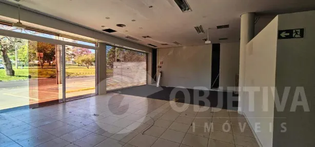 Ponto Comercial à venda, 300m² no Saraiva, Uberlândia