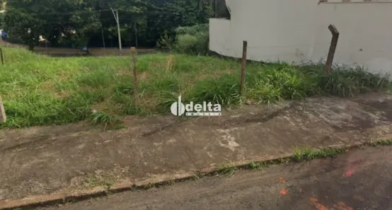 Lote/Terreno à venda, 706m² no Daniel Fonseca, Uberlândia