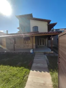 Casa de Condomínio com 5 Quartos para alugar, 380m² no Buraquinho, Lauro de Freitas
