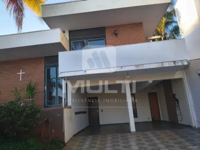 Casa com 3 Quartos para alugar, 243m² no Lídice, Uberlândia