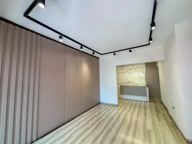 Imóvel Comercial para alugar, 80m² no Quebec, Londrina