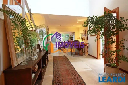 Sobrado com 4 Quartos à venda, 572m² no Boaçava, São Paulo