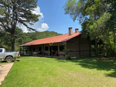 Fazenda/Sítio com 3 Quartos à venda, 150m² no Três Córregos, Campo Largo