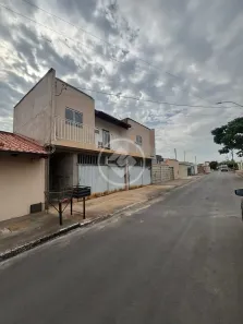 Sobrado com 2 Quartos à venda, 240m² no , Hidrolândia