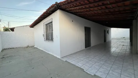 Casa com 3 Quartos para alugar, 338m² no Acarape, Teresina