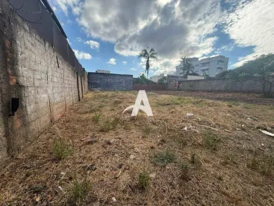 Lote/Terreno para alugar, 360m² no Santa Mônica, Uberlândia