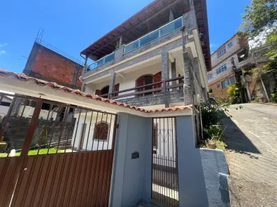Sobrado com 2 Quartos à venda, 85m² no Fazendinha, Teresópolis