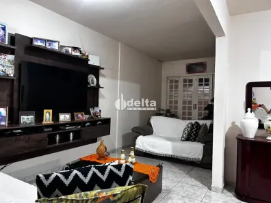 Casa com 3 Quartos à venda, 210m² no Planalto, Uberlândia