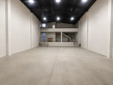 Galpão/Depósito/Armazém para alugar, 245m² no Centro, Botucatu