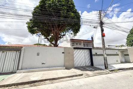 Casa com 4 Quartos à venda, 370m² no Jóquei Clube, Fortaleza
