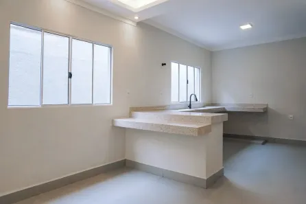 Casa com 3 Quartos à venda, 260m² no Santa Mônica, Uberlândia