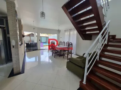 Sobrado com 4 Quartos para alugar, 199m² no Canto do Forte, Praia Grande