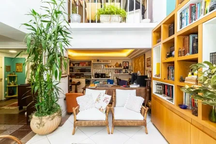 Casa com 4 Quartos para alugar, 350m² no Jardim Social, Curitiba