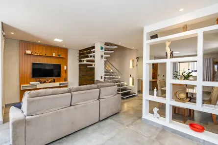 Sobrado com 3 Quartos à venda, 366m² no Pinheirinho, Curitiba