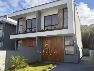 Sobrado com 2 Quartos à venda, 88m² no Forquilhinha, São José