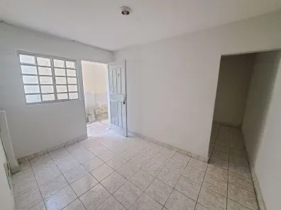 Casa com 2 Quartos para alugar, 50m² no Barreiro, Belo Horizonte