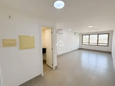 Sala Comercial para alugar, 30m² no Del Castilho, Rio de Janeiro