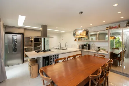 Casa de Condomínio com 3 Quartos à venda, 205m² no Santa Cândida, Curitiba