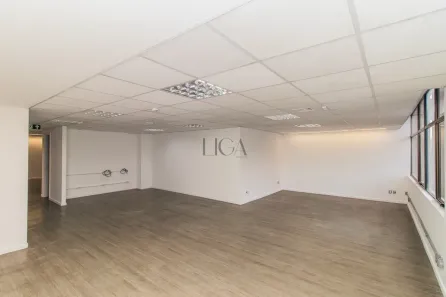 Sala Comercial para alugar, 960m² no Navegantes, Porto Alegre