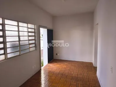 Prédio Comercial para alugar, 80m² no Centro, Uberlândia