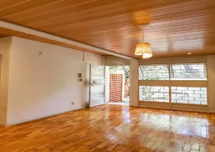 Casa com 2 Quartos para alugar, 100m² no Santo Antônio, Belo Horizonte