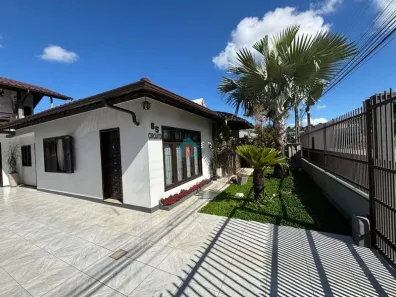 Casa com 2 Quartos à venda, 195m² no Floresta, Joinville