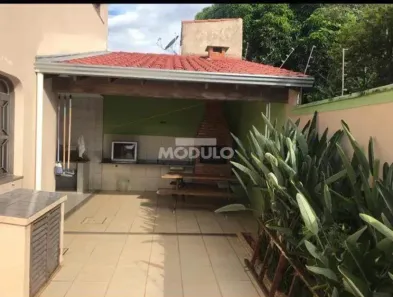 Casa com 3 Quartos à venda, 350m² no Segismundo Pereira, Uberlândia