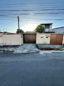 Casa com 5 Quartos à venda, 314m² no Itaperi, Fortaleza