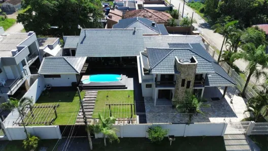 Sobrado com 5 Quartos à venda, 230m² no Centro, Itapoá
