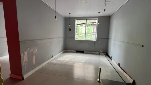Ponto Comercial para alugar, 60m² no Várzea, Teresópolis
